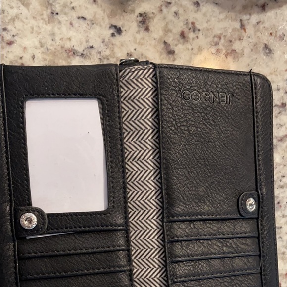 Jen and co Vegan leather wristlet - Picture 2 of 3